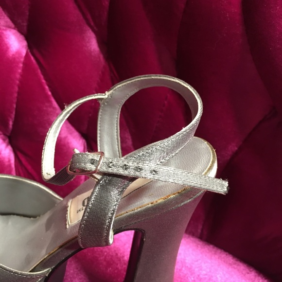 True Vintage 90’s Silver & Sequin Platform Heels - Picture 9 of 16